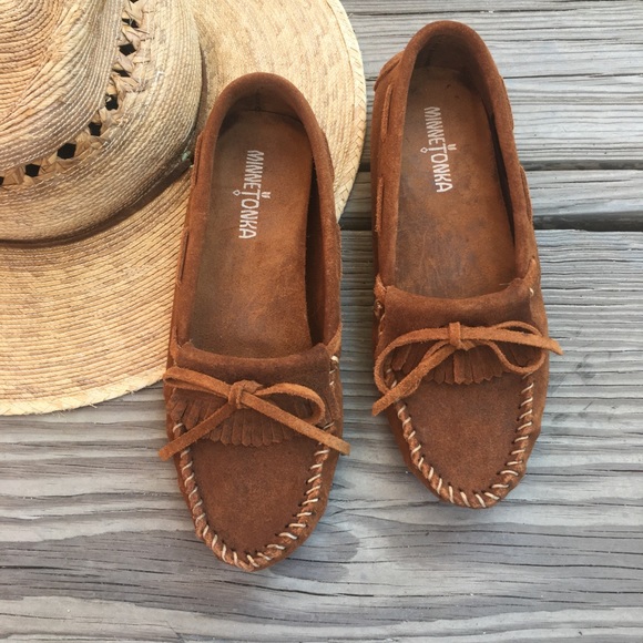 Minnetonka Shoes - Minnetonka Camel Colored Moccasins Womens Size 7